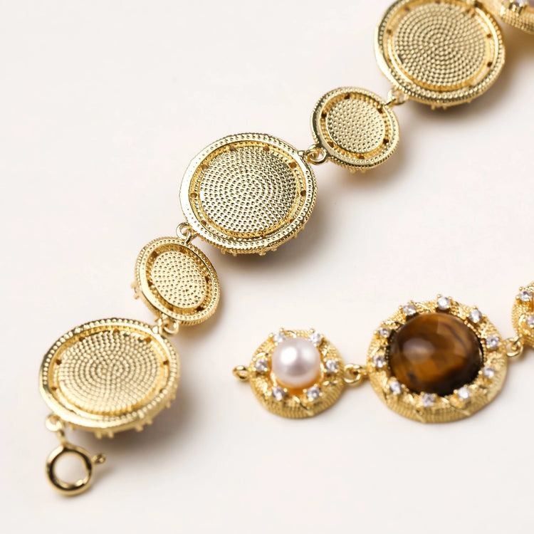 Gold-plated link bracelet with alternating brown tiger&